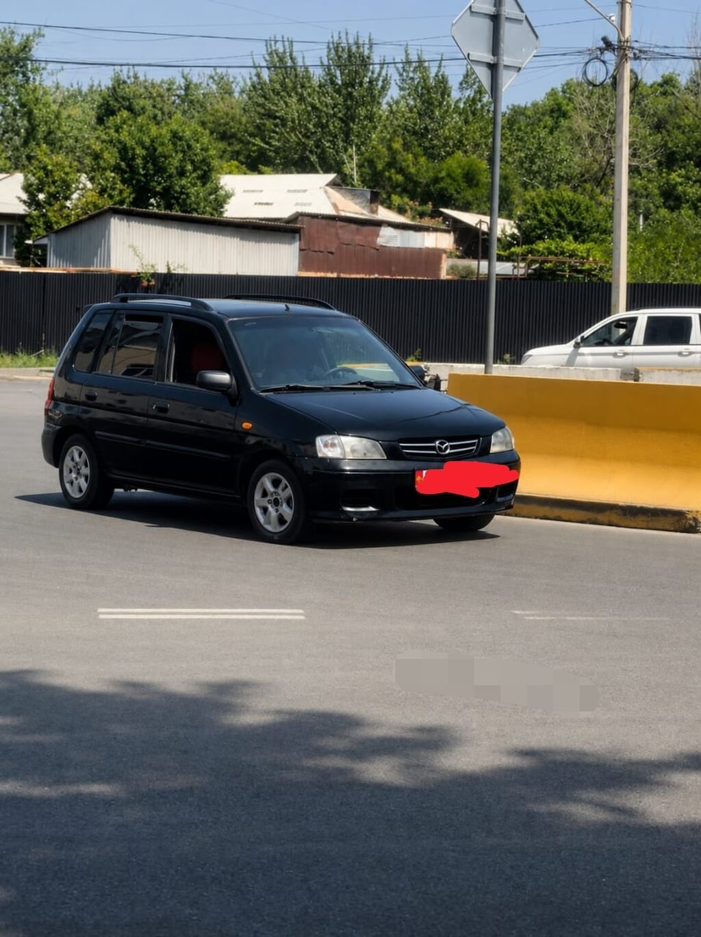 Mazda Demio 2000 г., механика, бензин