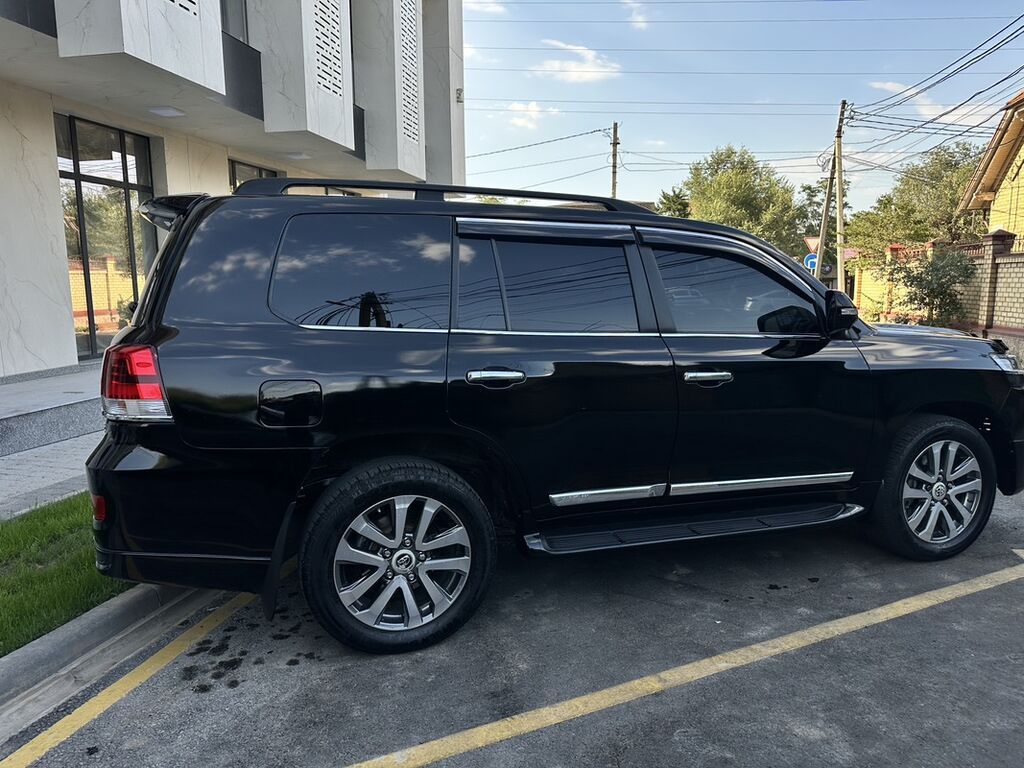 Toyota Land Cruiser: 2017 г., 4.6 л, Автомат, Бензин, Внедорожник: фото 4