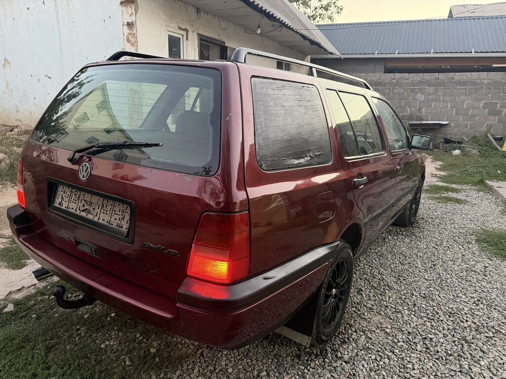 Volkswagen Golf: 1994 г., 2 л, Механика, Бензин, Универсал: фото 4