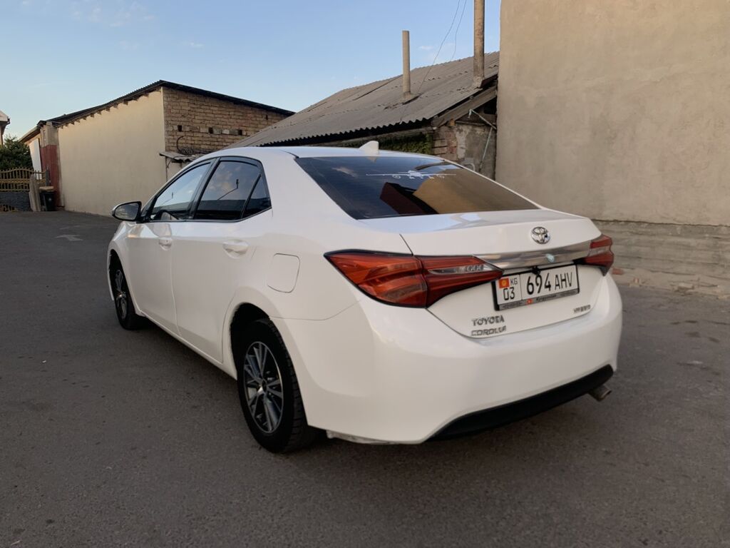 Toyota Corolla: 2017 г., 1.8 л, Робот, Гибрид, Седан: фото 5