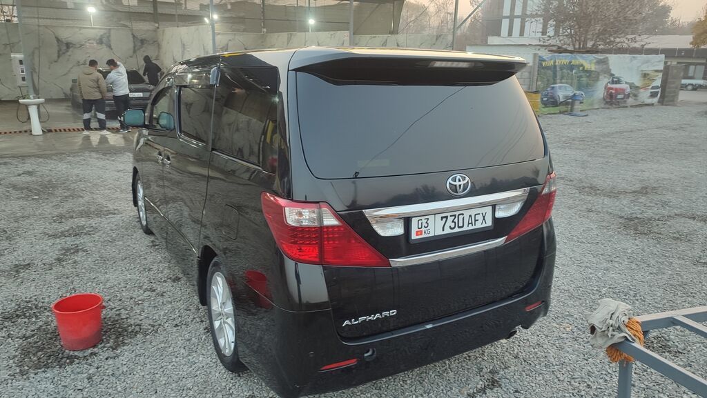 Toyota Alphard 2010, черный минивэн: фото 2