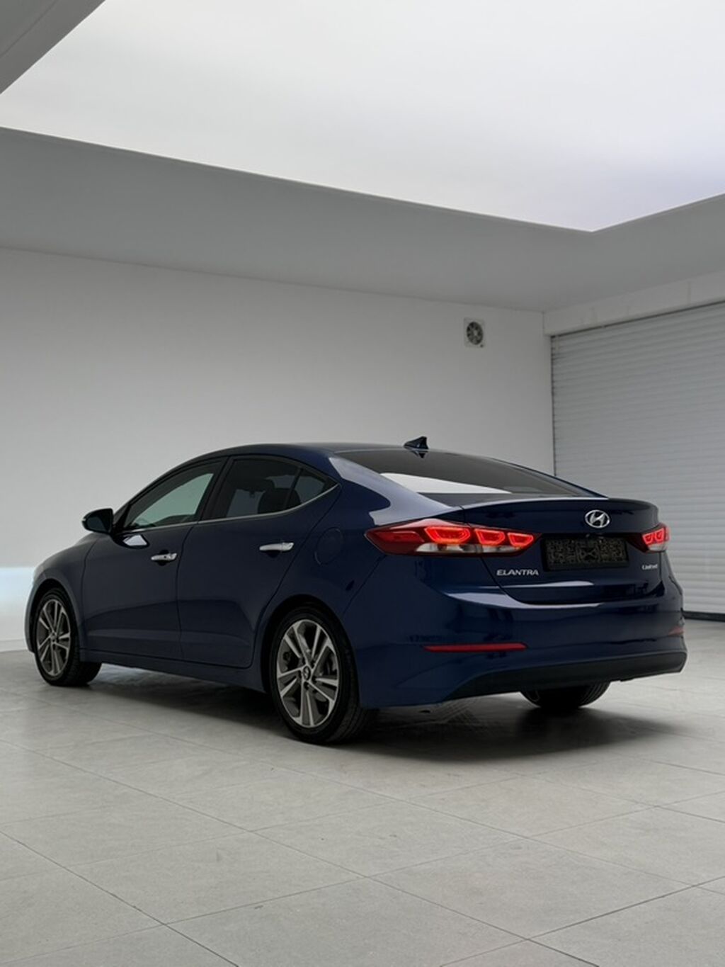 Hyundai Elantra: 2016 г., 2 л, Автомат, Бензин, Седан: фото 4