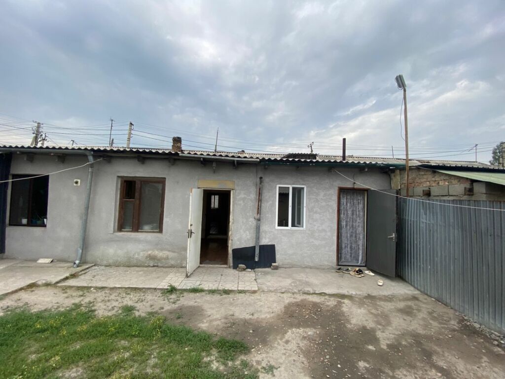Срочно продаю дом барачного типа находится в нижней ала арче в городе