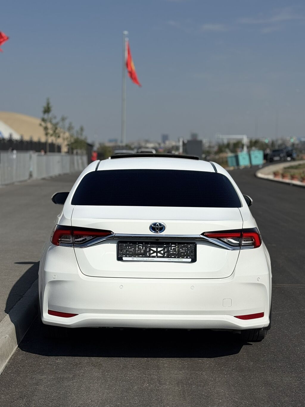 Toyota Corolla: 2023 г., 1.8 л, Автомат, Гибрид, Седан: фото 4