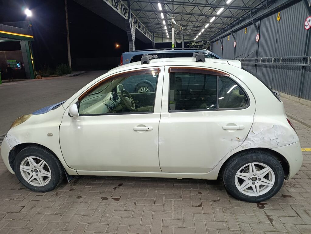 Nissan March: 2004 г., 1.3 л, Автомат, Бензин, Хэтчбэк: фото 4