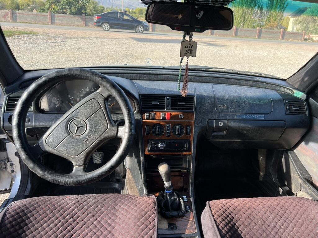 Mercedes-Benz C-Class: 1994 г., 2 л, Механика, Бензин, Седан: фото 7
