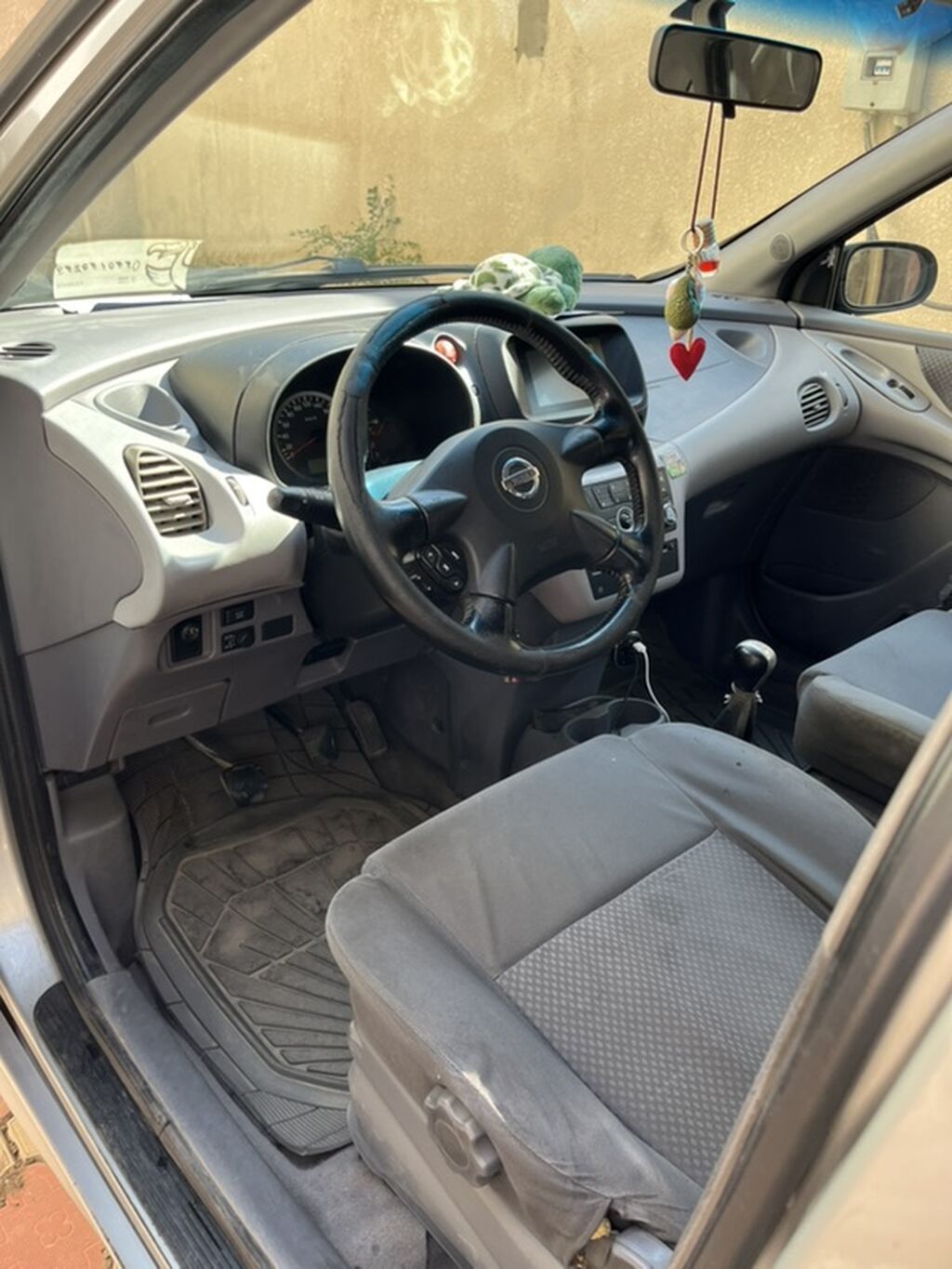 Nissan Almera Tino: 2005 г., 1.8 л, Механика, Бензин, Хэтчбэк: фото 6
