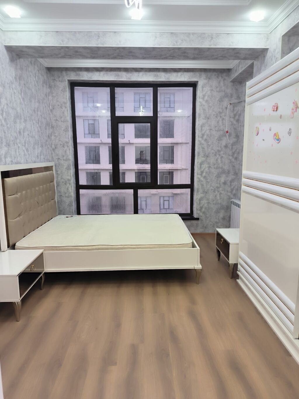 Yeni Guneslide Kirayə verilən 3 otaqlı mənzil kiraye verilir -