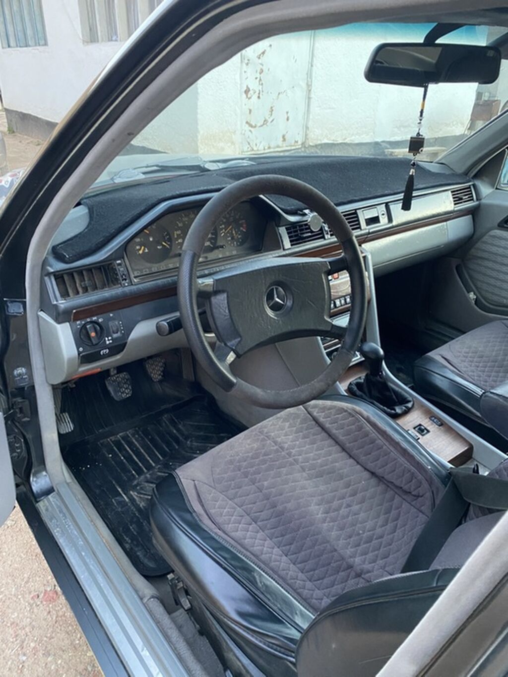 Mercedes-Benz W124: 1990 г., 2.3 л, Механика, Бензин, Седан: фото 6