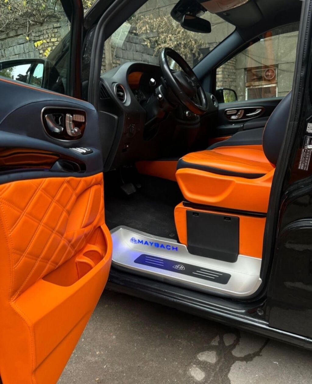 Продаю Mercedes-Benz Vito Maxi Long, салон переделан под Maybach