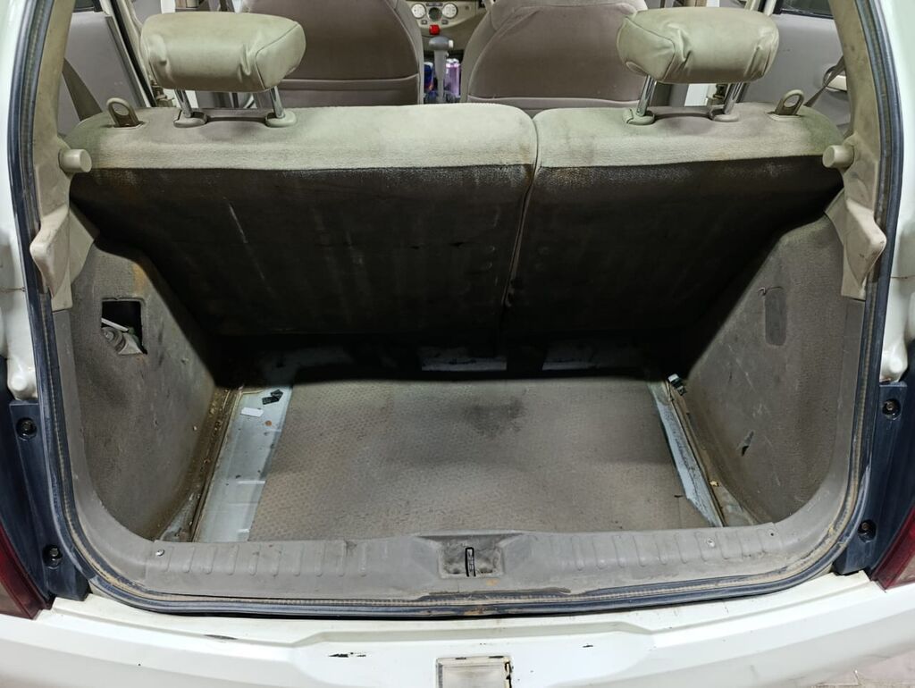 Nissan March: 2004 г., 1.3 л, Автомат, Бензин, Хэтчбэк: фото 8