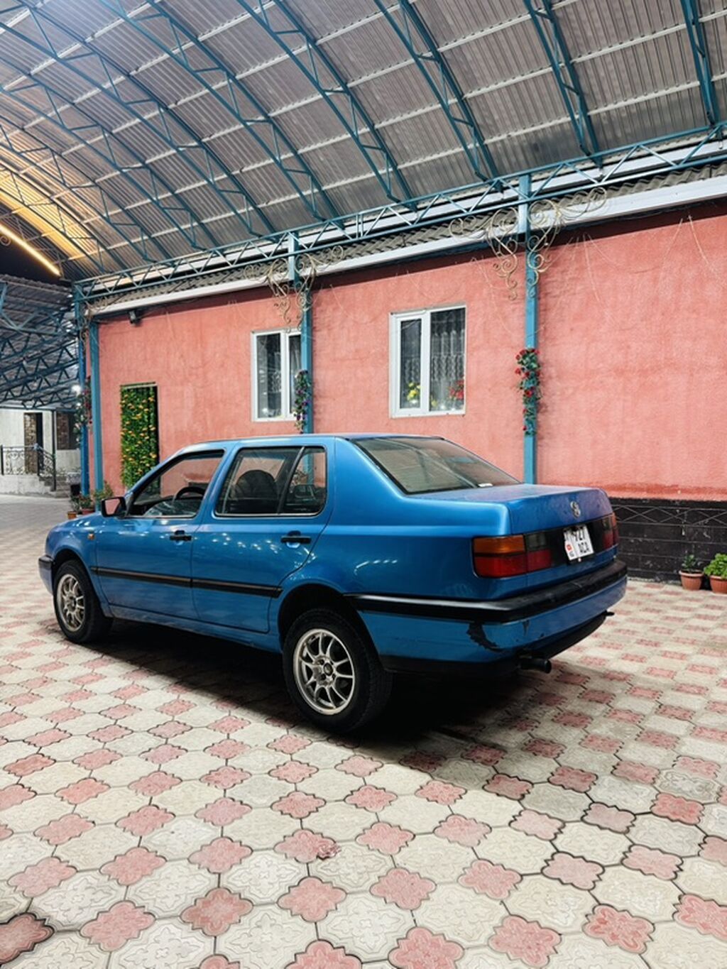 Volkswagen Vento: 1993 г., 2 л, Механика, Бензин, Седан: фото 4