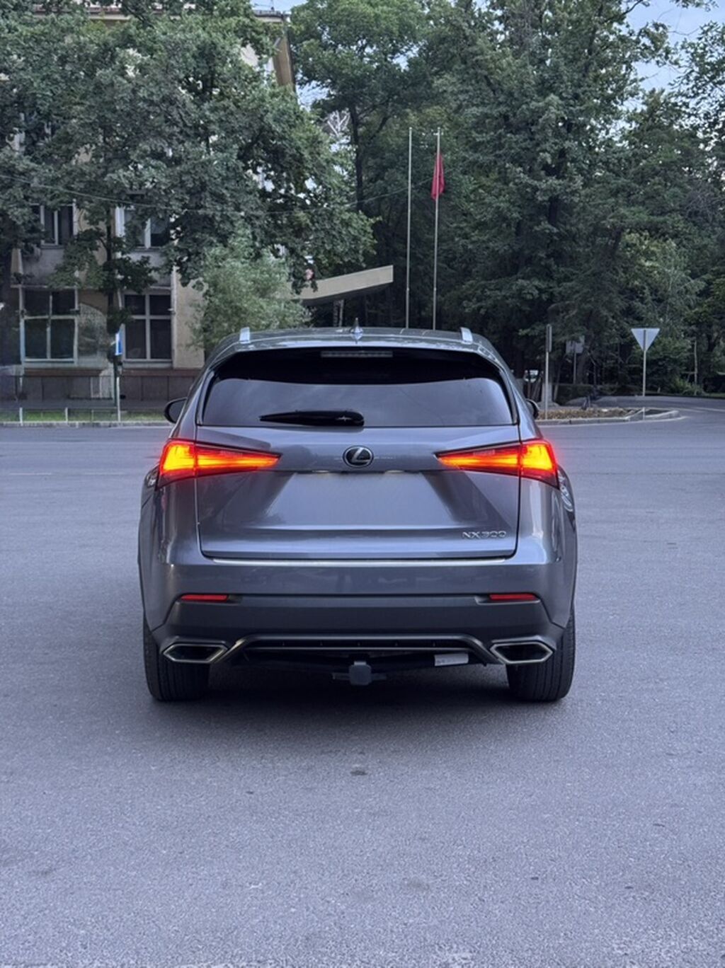 Lexus NX: 2018 г., 2 л, Автомат, Бензин, Кроссовер: фото 5