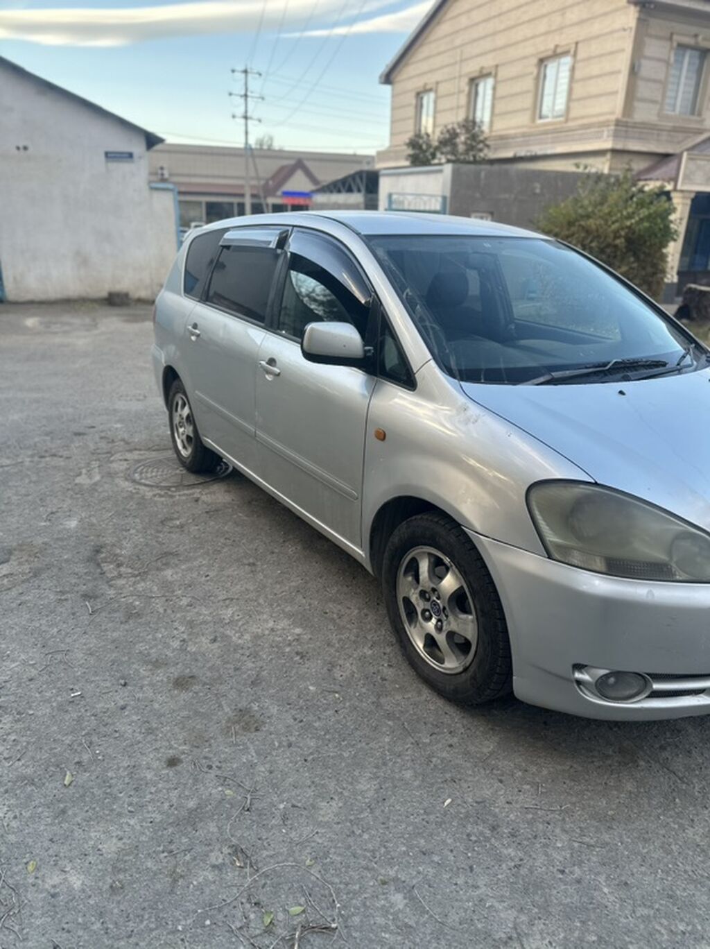 Toyota Ipsum: 2002 г., 2.4 л, Автомат, Газ, Минивэн: фото 2