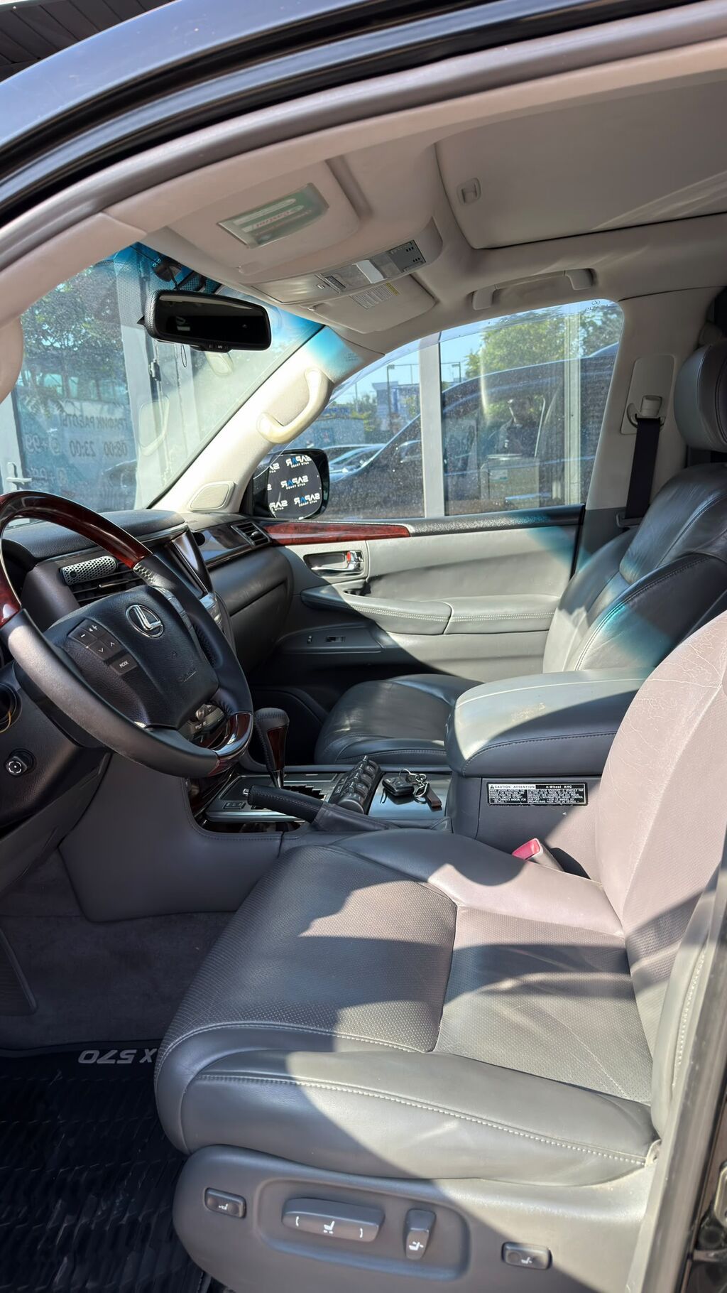 Lexus LX: 2010 г., 5.7 л, Автомат, Газ, Внедорожник: фото 4