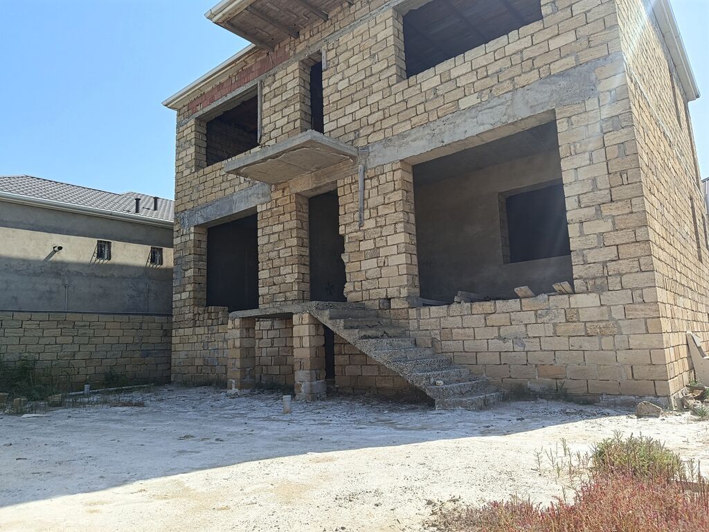 5 otaqlı, 111 kv. m, Təmirsiz