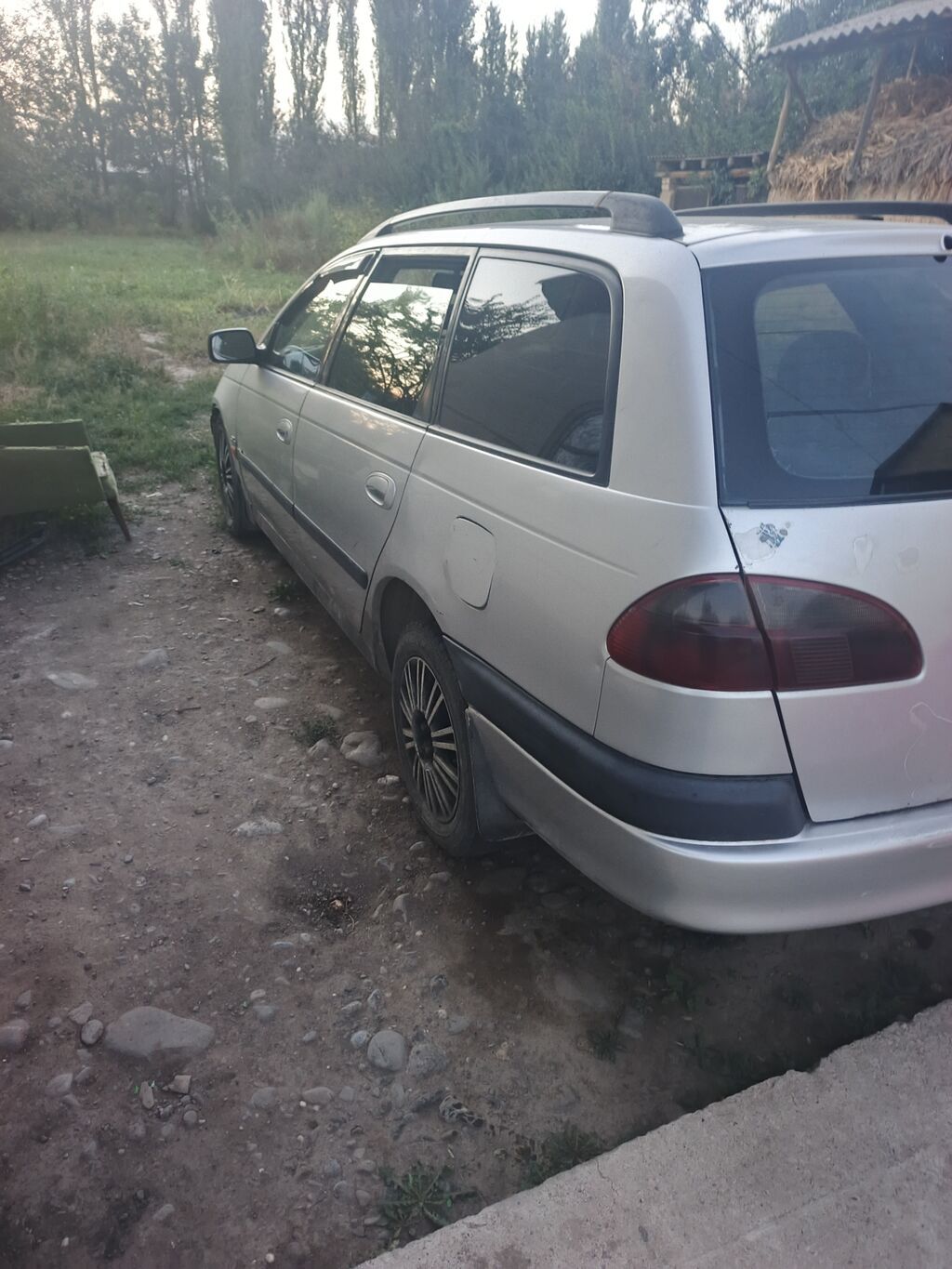Toyota Avensis: 2000 г., 2 л, Механика, Дизель, Универсал: фото 4