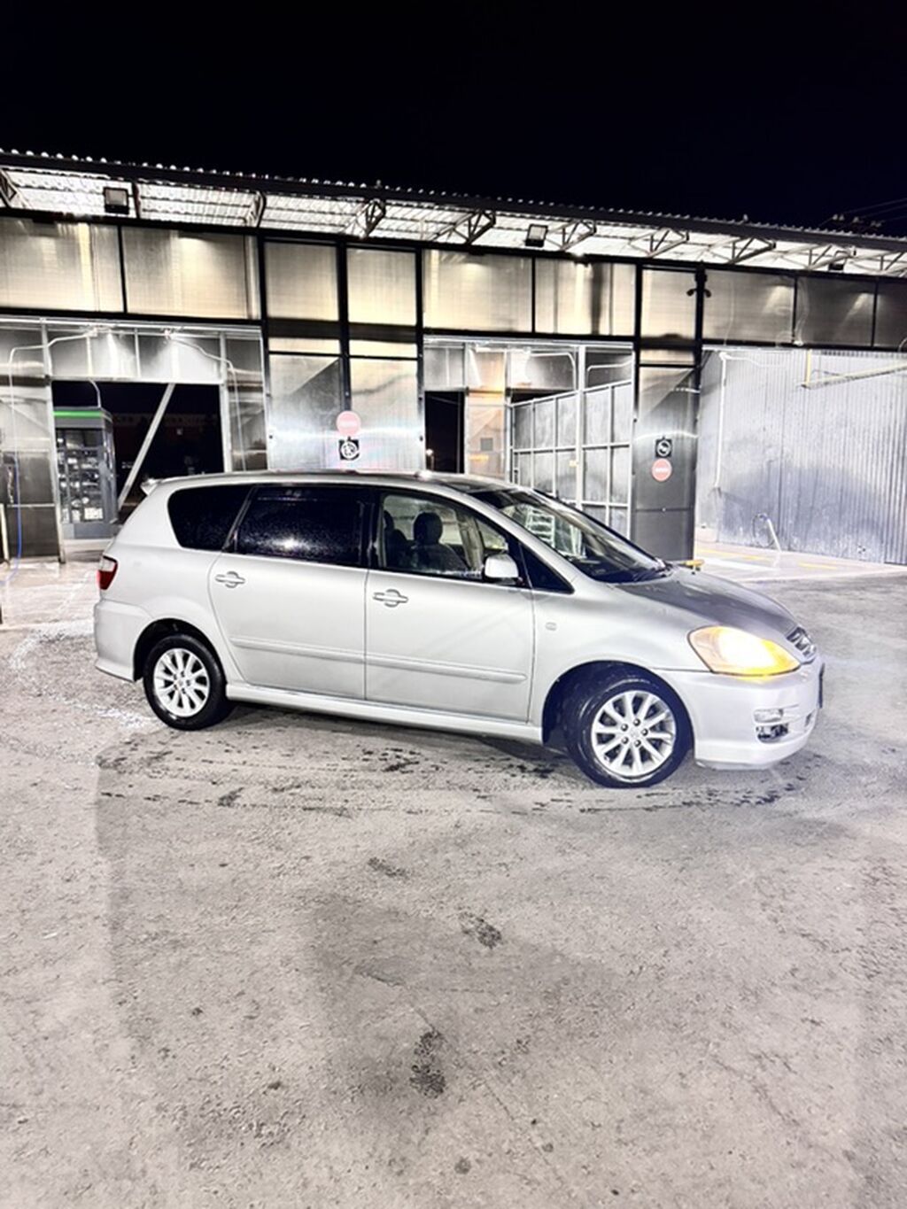 Toyota Ipsum: 2003 г., 2.4 л, Автомат, Бензин, Минивэн: фото 7