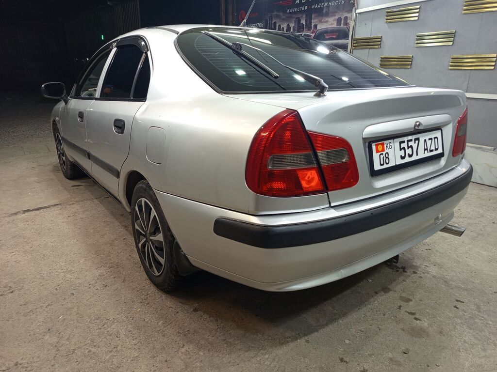 Mitsubishi Carisma: 2002 г., 1.6 л, Механика, Бензин, Седан: фото 5