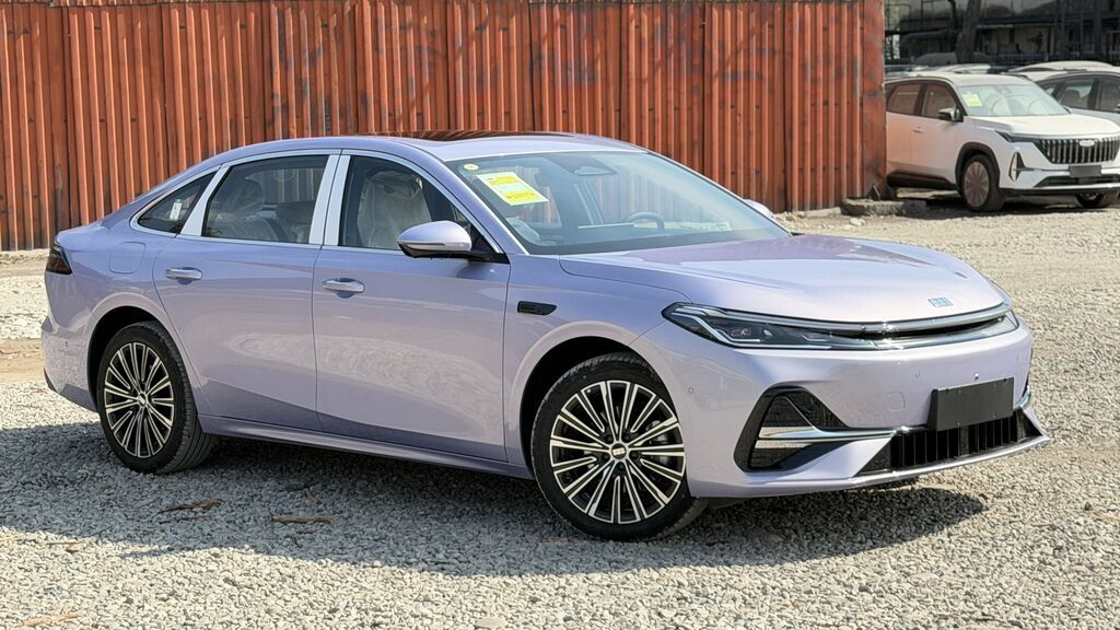 Geely Galaxy A7. Автомобиль вошел в книгу рекордов Гинеса, больше: фото 2