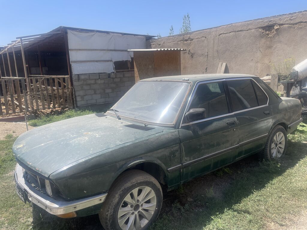 BMW 5‑Series E28 2,4 турбина - Кузов седан E28, классическая: фото 2