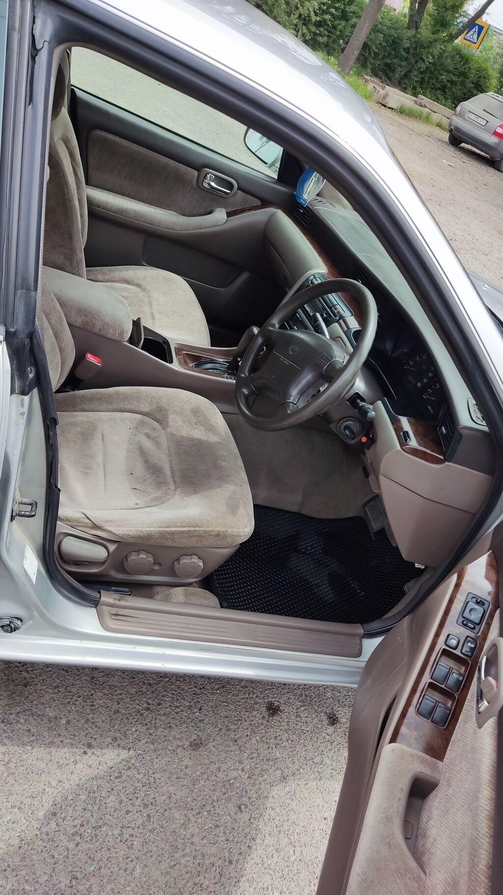 Nissan Laurel: 2000 г., 2.5 л, Автомат, Бензин, Седан — фото 5