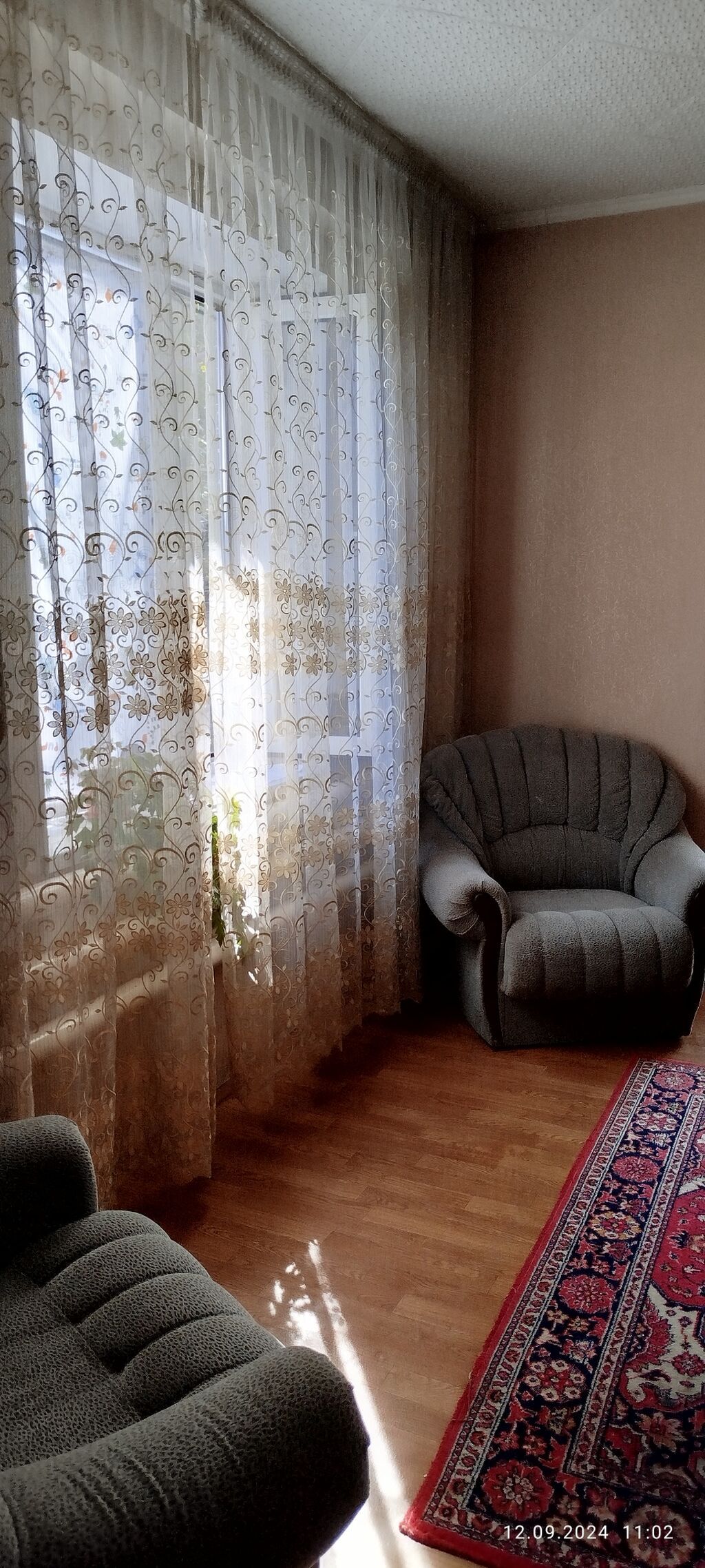 Продаётся дом - Участок ровный, огорожен по периметру. - Просторный: фото 8
