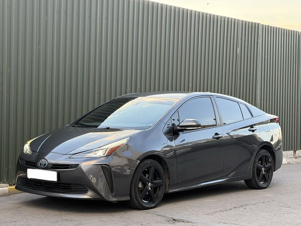Toyota Prius: 2019 г., 1.8 л, Робот, Гибрид: фото 2