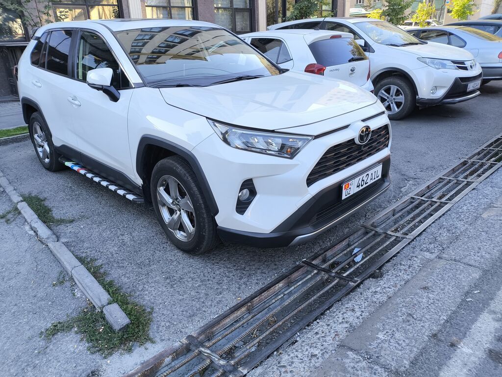 Toyota RAV4: 2020 г., Бензин, Кроссовер: фото 2