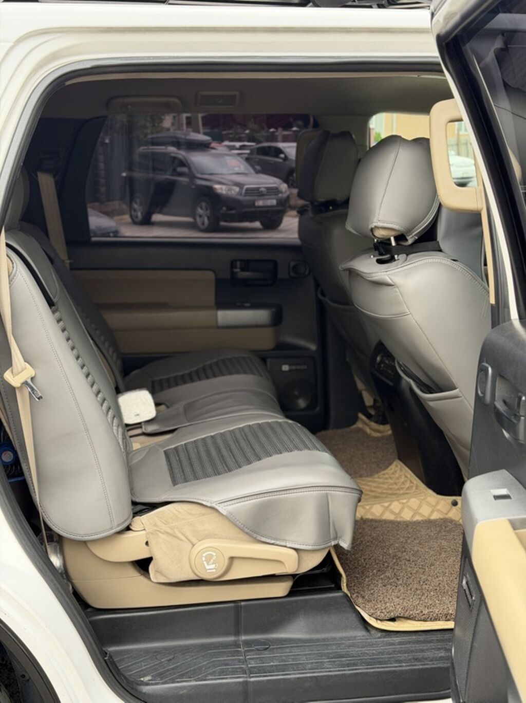 Toyota Sequoia: 2012 г., 5.7 л, Газ, Внедорожник: фото 8