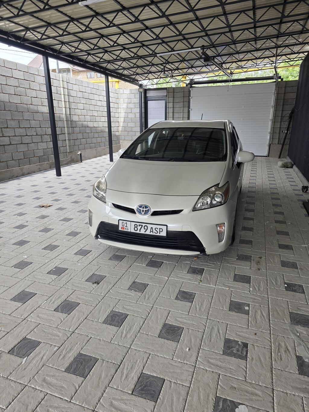 Toyota Prius: 2013 г., Вариатор, Гибрид, Хэтчбэк: фото 3