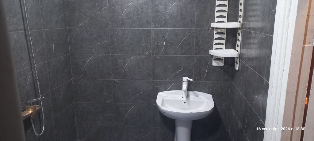 Kirayə verilir: işıqlı, hündür tavanlı 2 otaqlı mənzil - Geniş zal