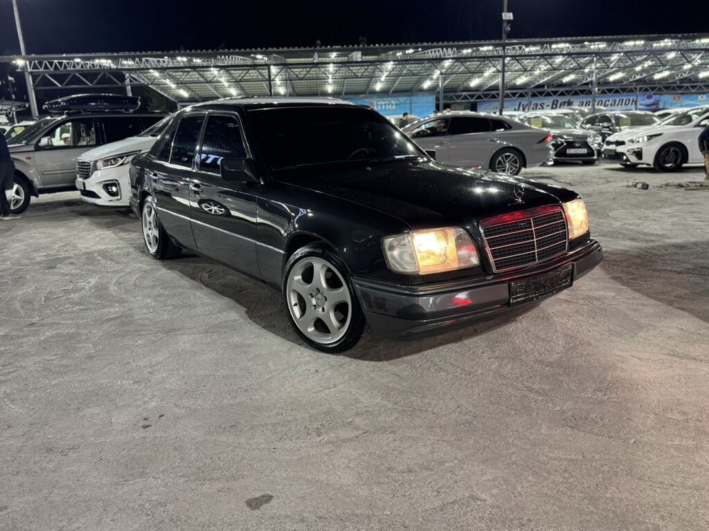 Mercedes-Benz W124: 1993 г., 2.2 л, Механика, Бензин, Седан: фото 7