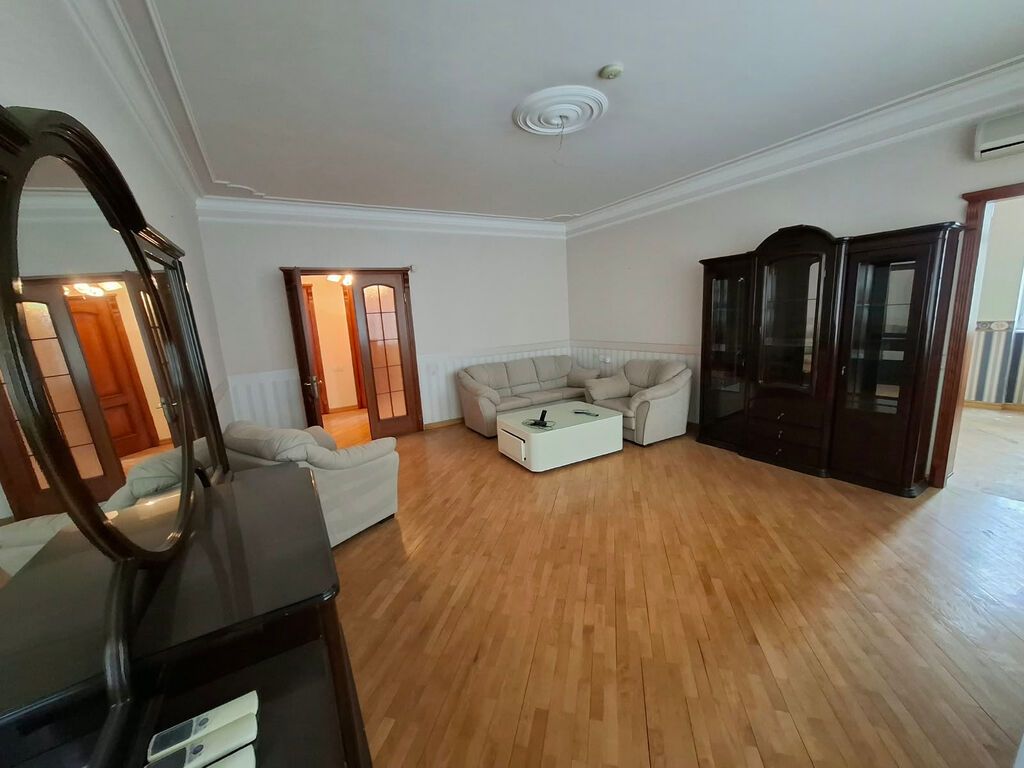 5 otaqlı, Yeni tikili, 166 kv. m