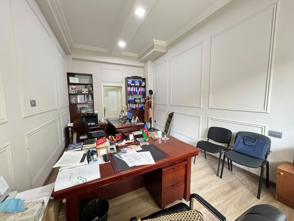 HEYDƏR ƏLİYEV MƏRKƏZİNƏ YAXIN 204 m² OFİS SATILIR - Lokasiya: Heydər