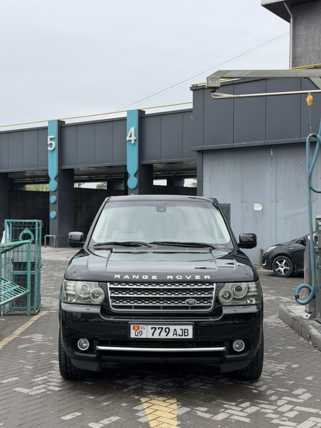 Land Rover Range Rover: 2010 г., 5 л, Автомат, Бензин, Внедорожник: фото 1