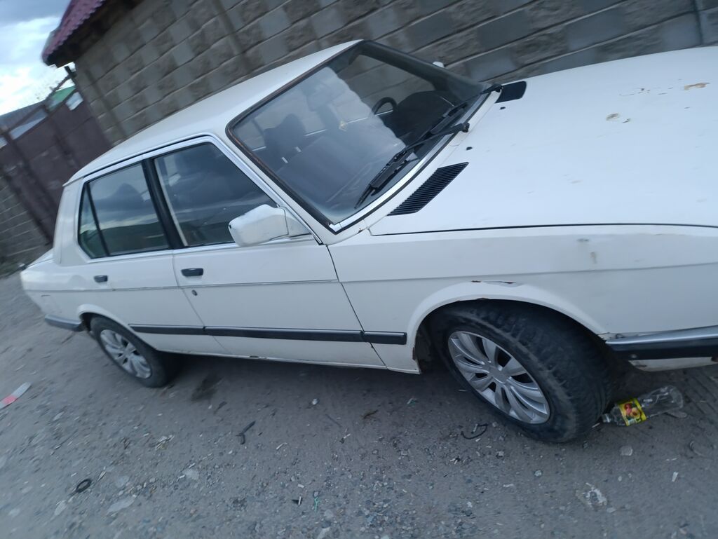 BMW 520i 1983 года, седан, 2 л, механика: фото 5