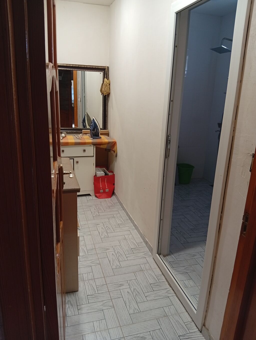 Ceyranbatan Köhnə qəsəbədə Kiçik həyətyanı sahəsi olan həyət evi hər