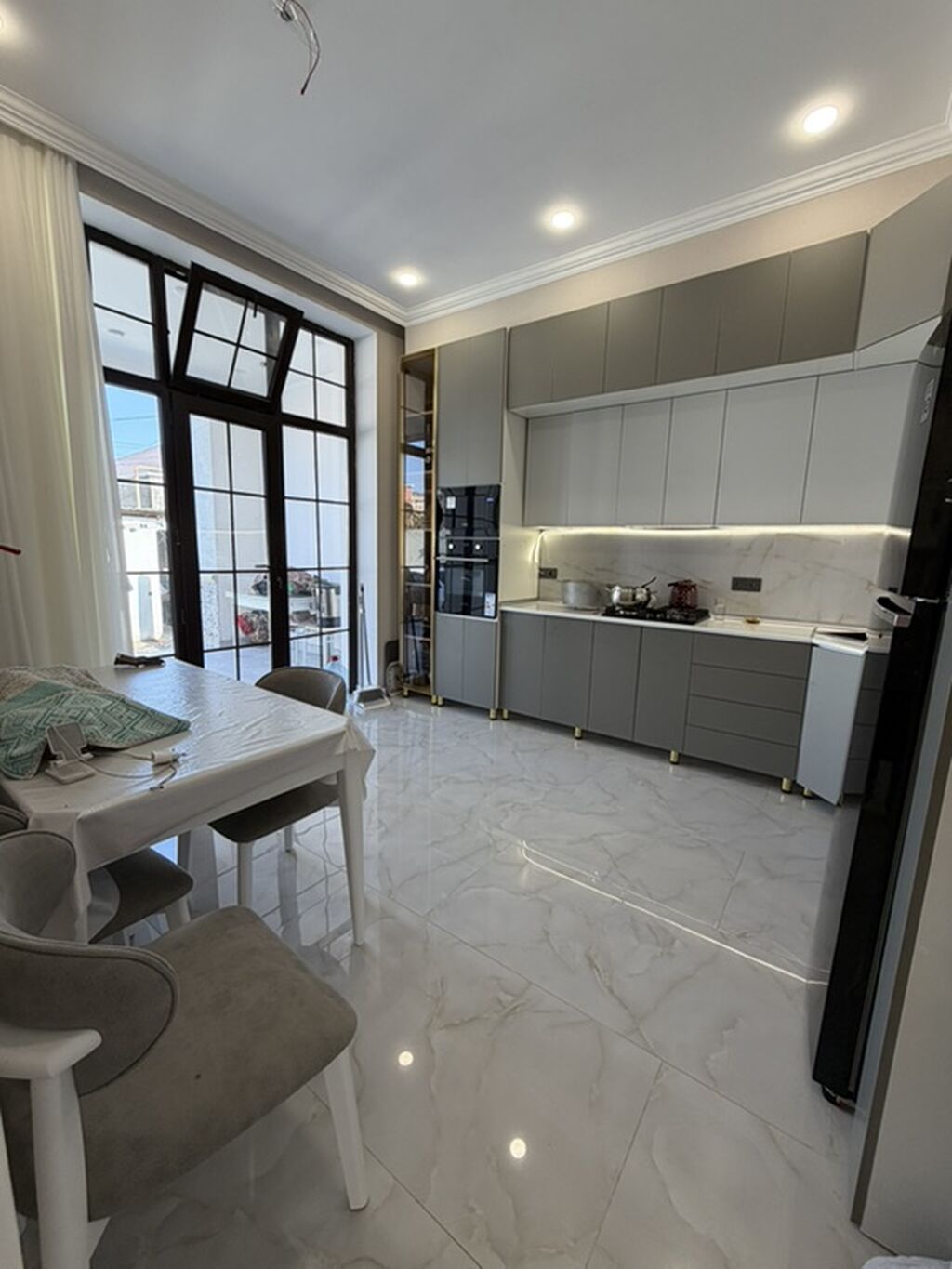 3 otaqlı, 135 kv. m, Yeni təmirli