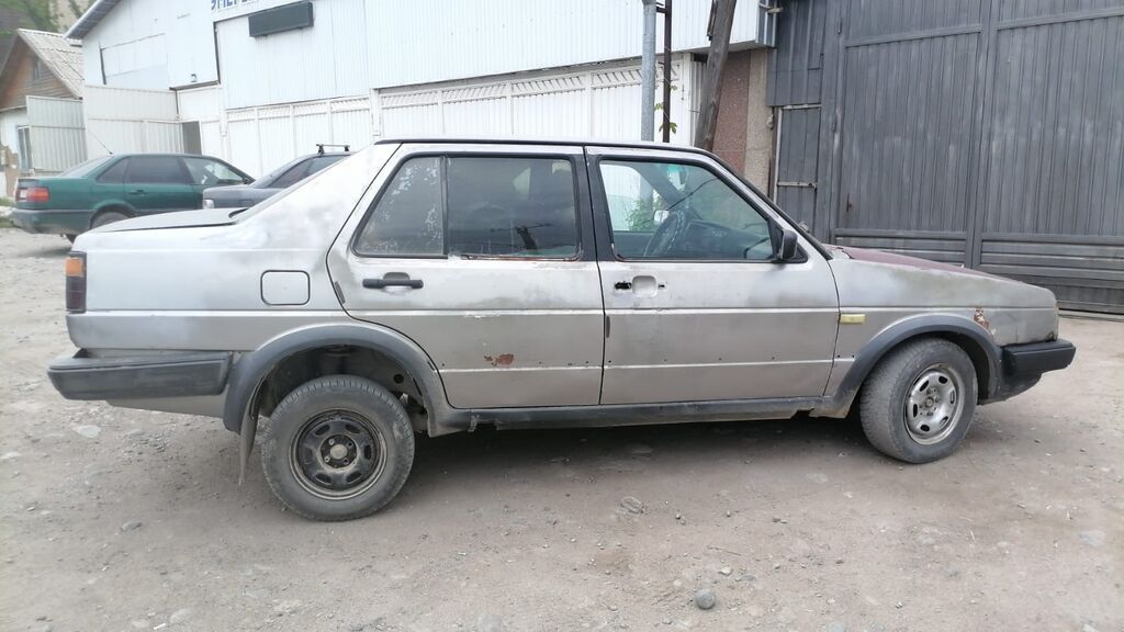 Volkswagen Jetta: 1988 г., 1.8 л, Механика, Бензин, Седан: фото 4
