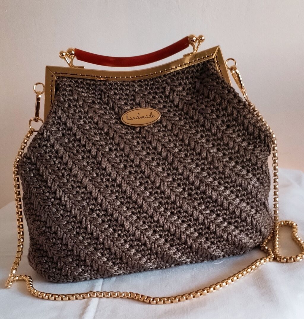 Torbe: Ručno rađena heklana torba