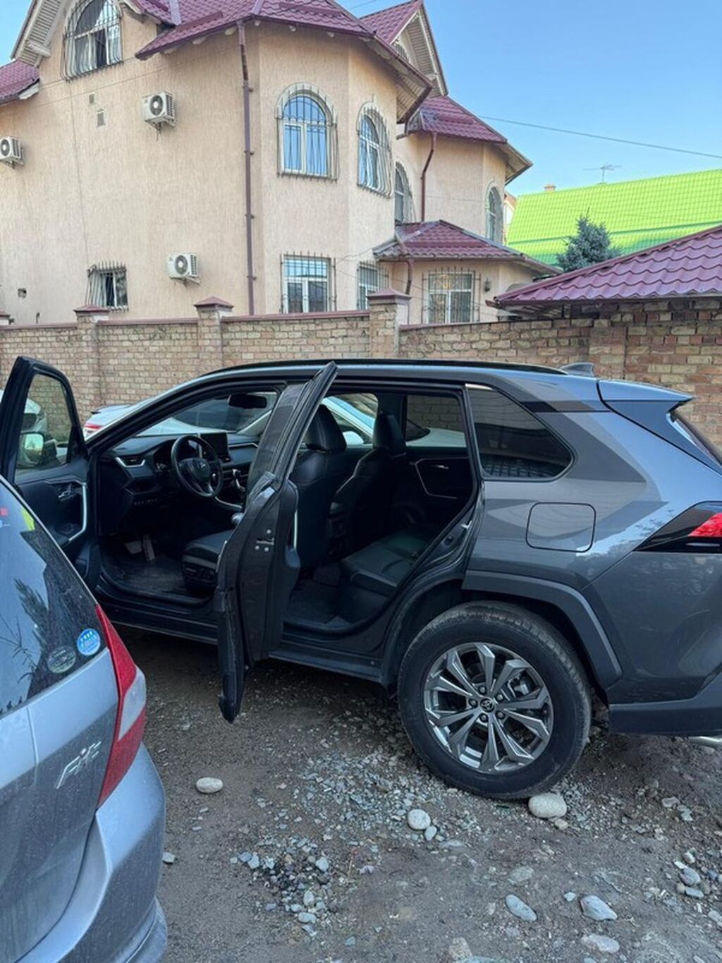 Toyota RAV4: 2024 г., 2.5 л, Автомат, Бензин, Кроссовер: фото 3