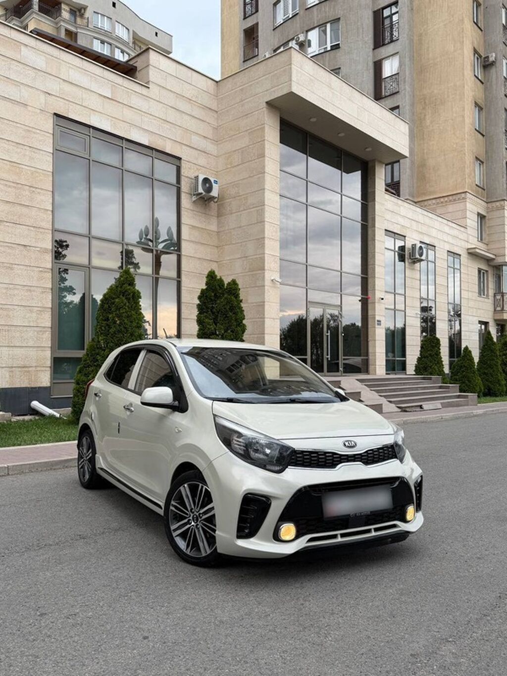 Kia Morning: 2017 г., 1 л, Автомат, Бензин, Хэтчбэк: фото 1