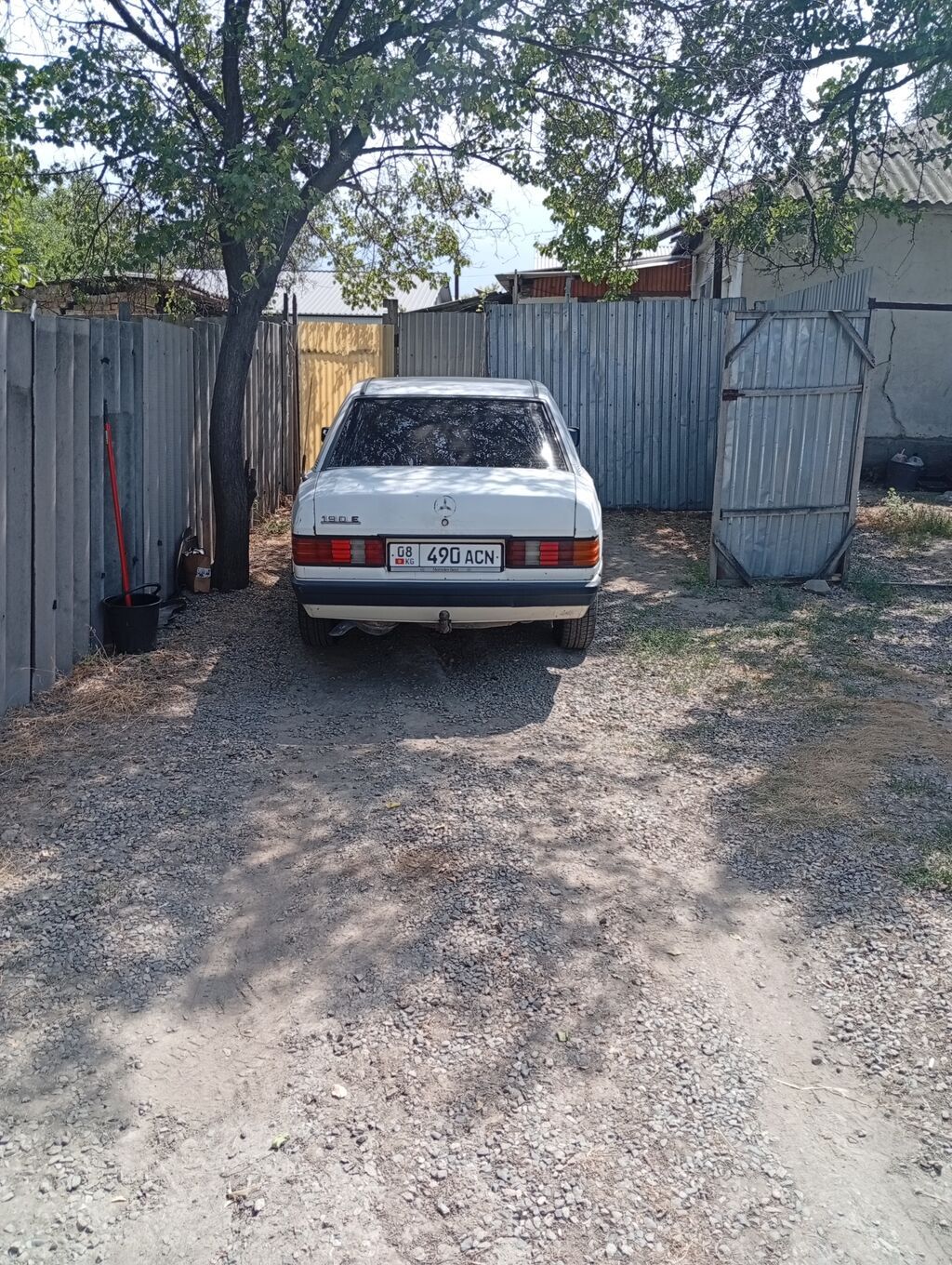 Mercedes-Benz 190: 1984 г., 2.3 л, Механика, Бензин, Седан: фото 3