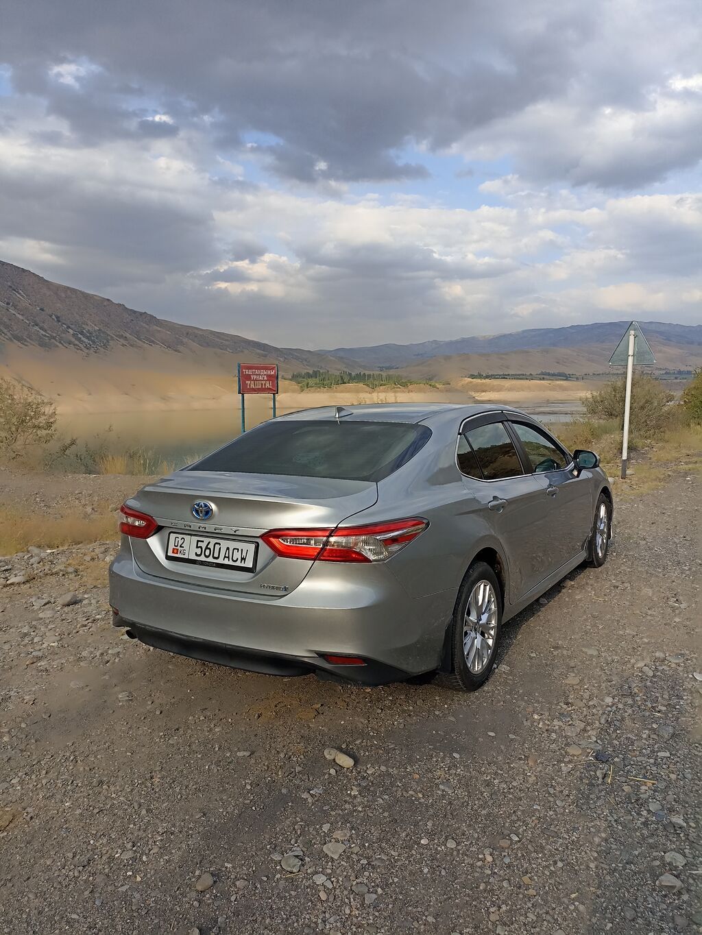 Toyota Camry: 2020 г., 2.5 л, Автомат, Гибрид, Седан: фото 3