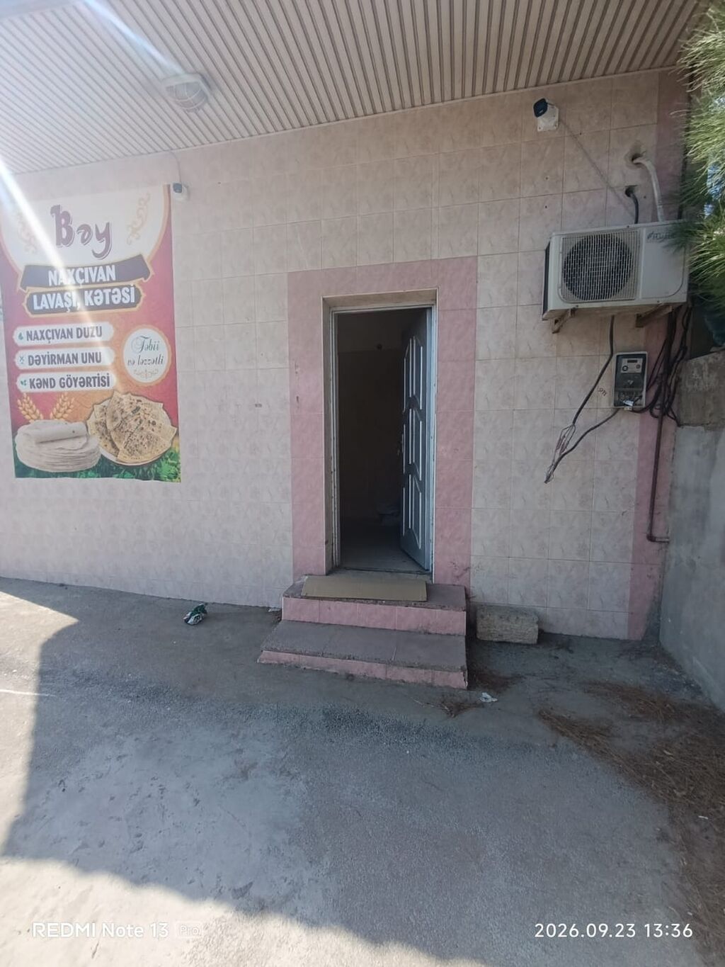Sumqayit seherinde 21ci mkr-da yerlesen sahesi 90m² olan hazir lavas
