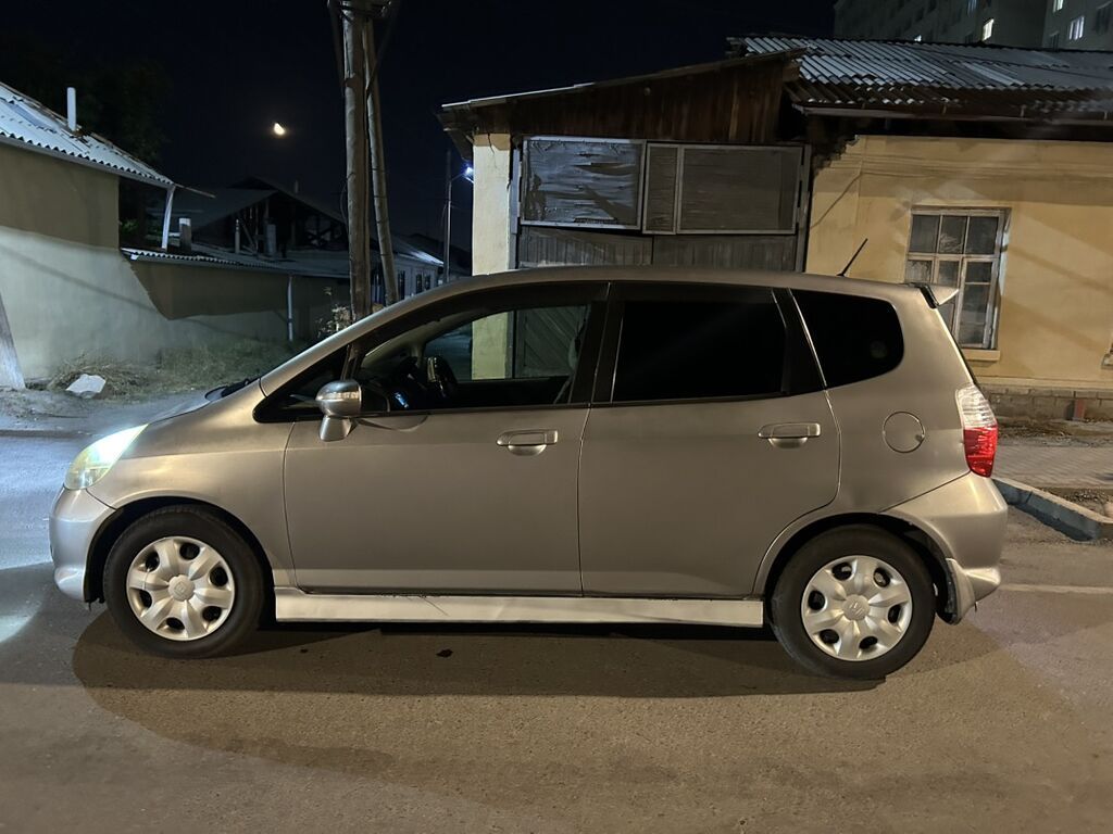 Honda Fit: 2005 г., Автомат, Бензин, Хэтчбэк: фото 4
