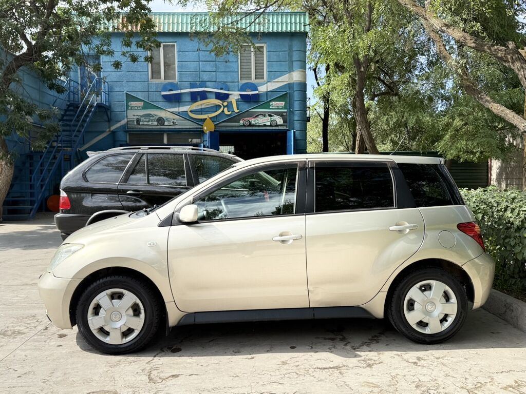 Toyota Ist: 2003 г., 1.3 л, Автомат, Бензин, Хэтчбэк: фото 4