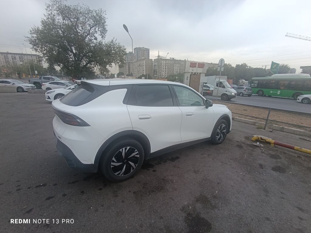 Электромобиль кроссовер (белый кузов) Главное: - Полностью: фото 4
