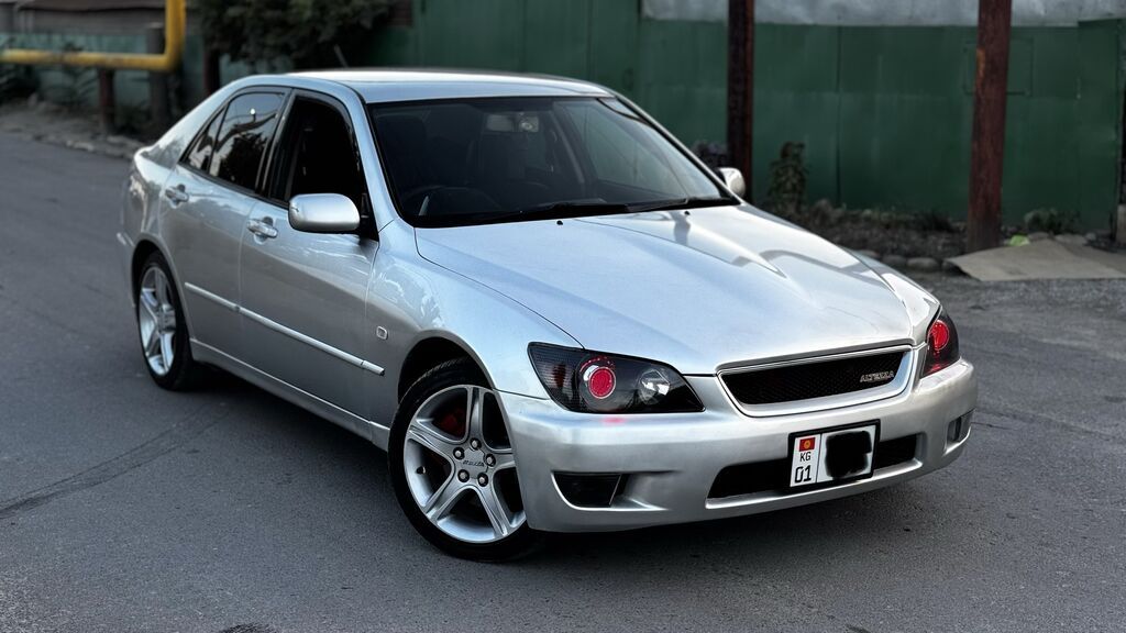 Toyota Altezza: 2002 г., 2 л, Автомат, Бензин, Седан: фото 1